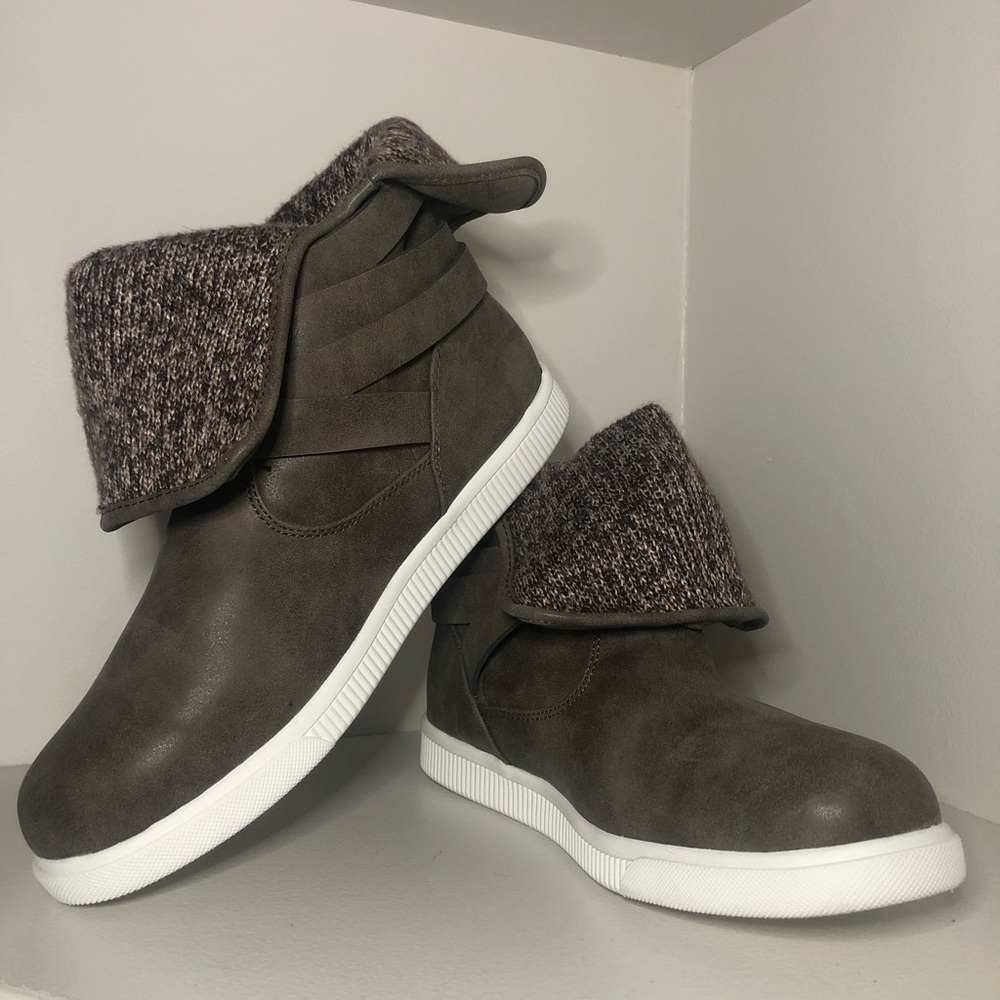 Women’s size 10 POP booties
